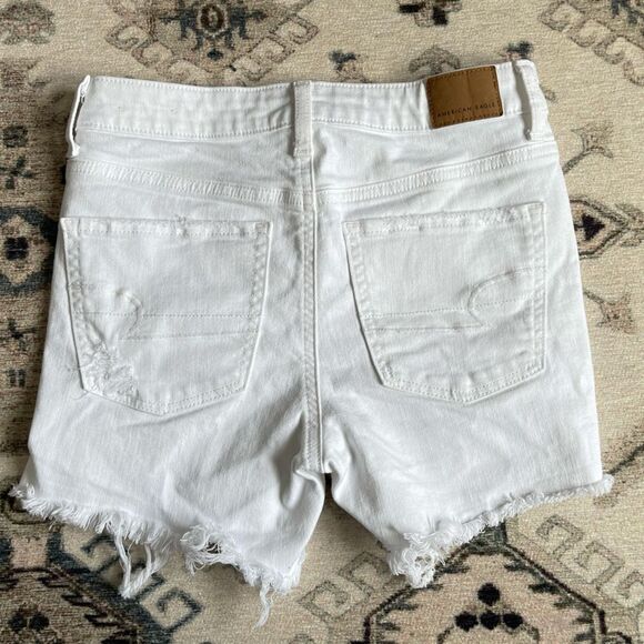 American Eagle white hi-rise shortie next level stretch jean shorts size 2 - Picture 2 of 8